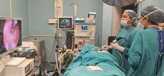 Dr. Purodha Prasad doing stapes surgery in Delhi.