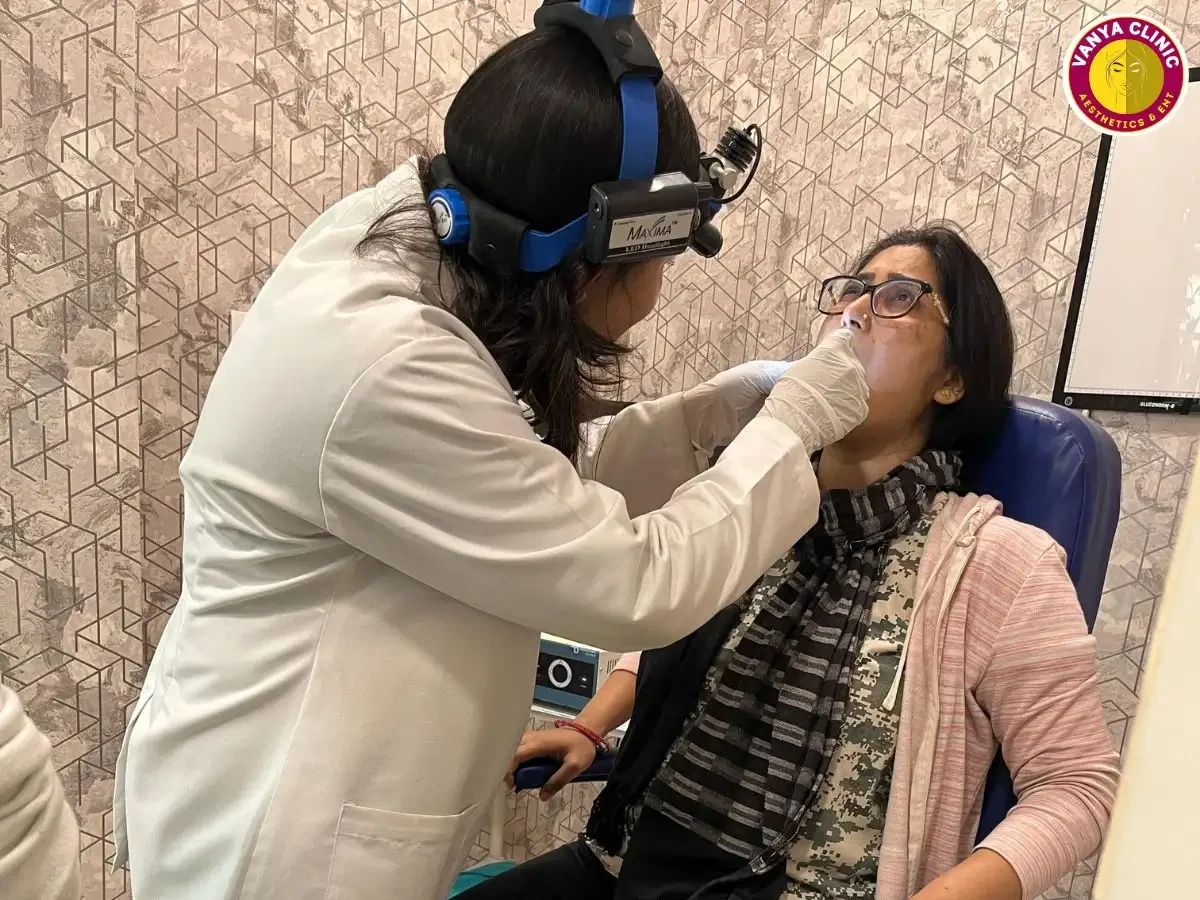 Dr. Purodha Prasad doing Throat checkup of female patient came from Hauz Khas area in South Delhi.